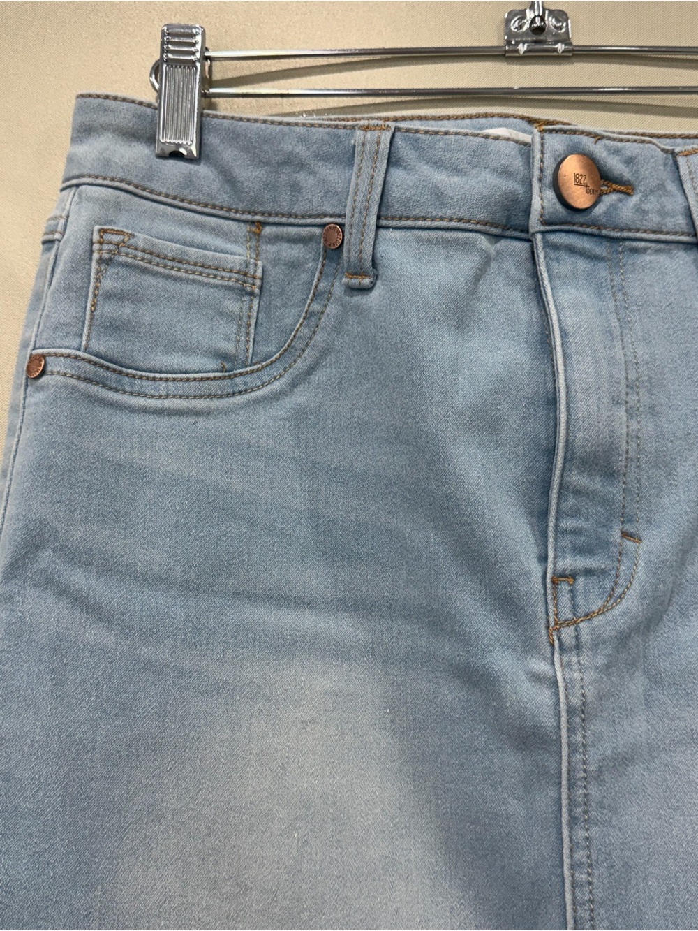 1822 Denim Blue Stretch Denim Skirt Front Slit 27” Comfortable Fit Size 6 - Picture 5 of 12